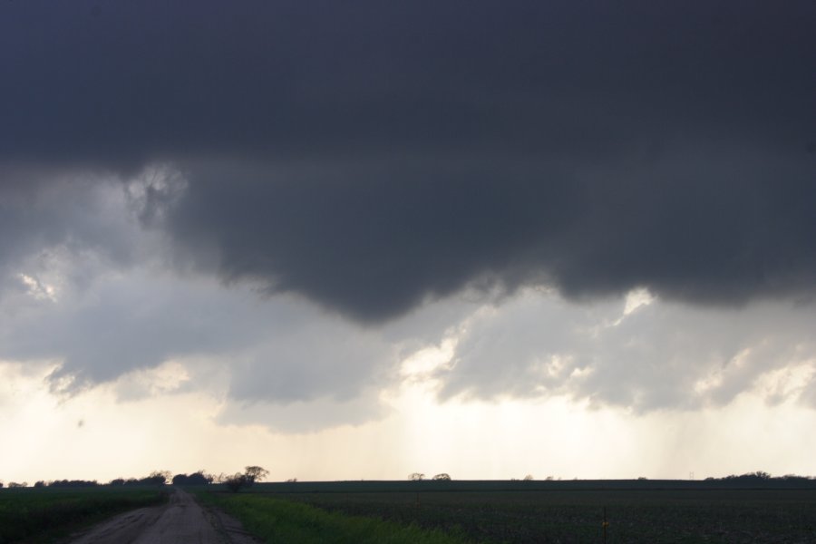 cumulonimbus supercell_thunderstorm : Nickerson, Kansas, USA   24 April 2007