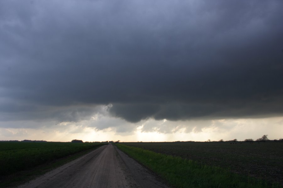 wallcloud thunderstorm_wall_cloud : Nickerson, Kansas, USA   24 April 2007