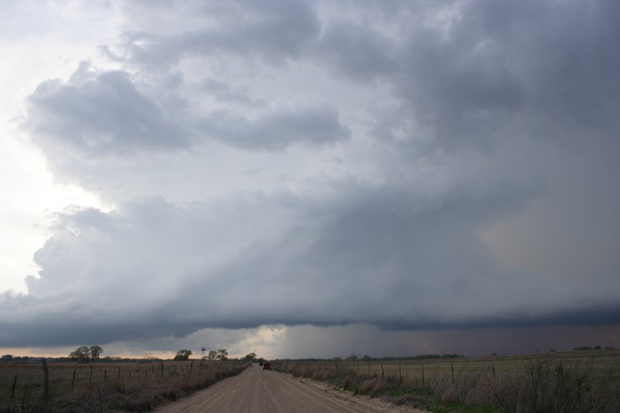 cumulonimbus thunderstorm_base : Nickerson, Kansas, USA   24 April 2007