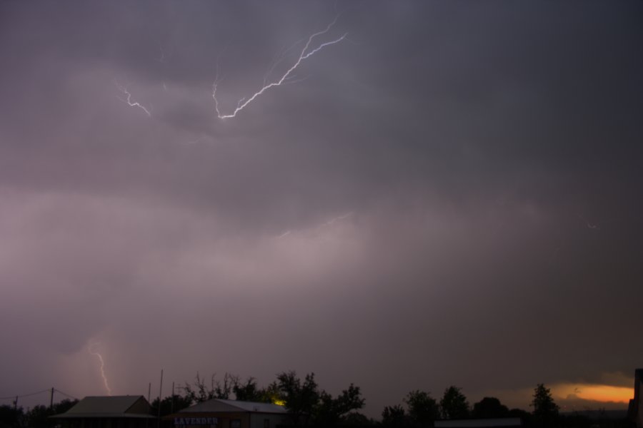 lightning lightning_bolts : Fredericksburg, Texas, USA   2 May 2007