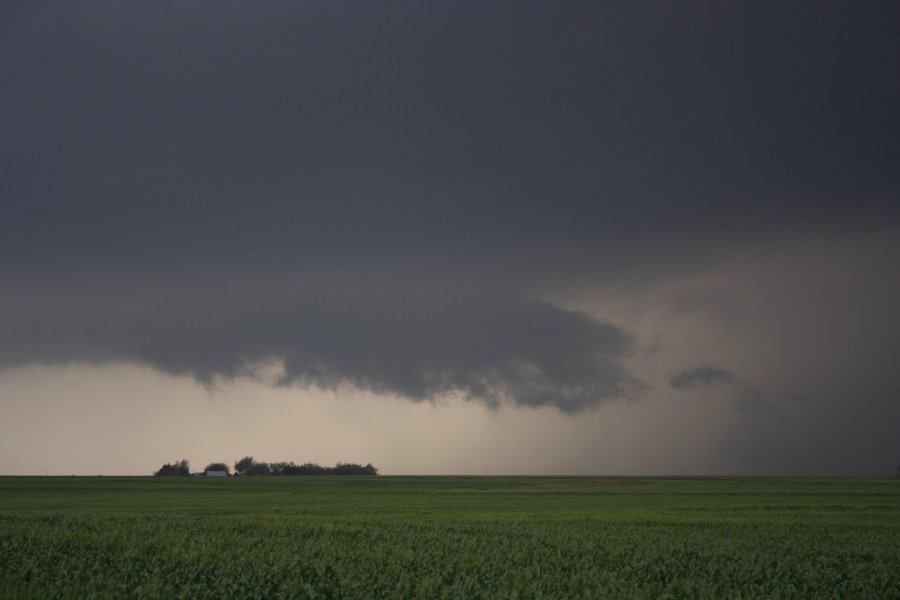 wallcloud thunderstorm_wall_cloud : SE of Greensburg, Kansas, USA   5 May 2007