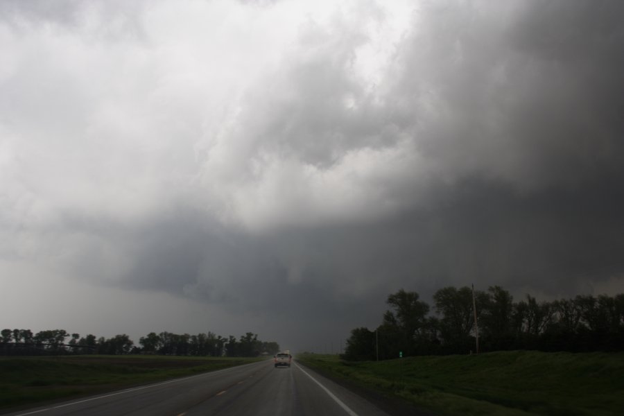 wallcloud thunderstorm_wall_cloud : near Pratt, Kansas, USA   5 May 2007