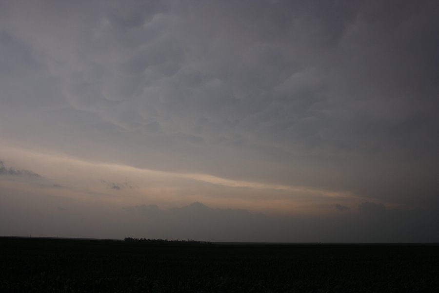 anvil thunderstorm_anvils : W of Pratt, Kansas, USA   5 May 2007