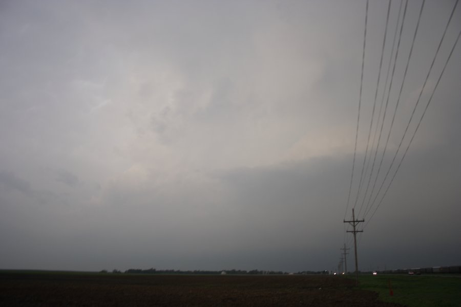 cumulonimbus supercell_thunderstorm : W of Pratt, Kansas, USA   5 May 2007