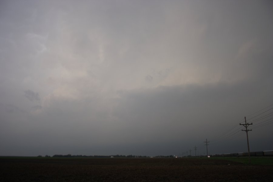 cumulonimbus supercell_thunderstorm : W of Pratt, Kansas, USA   5 May 2007