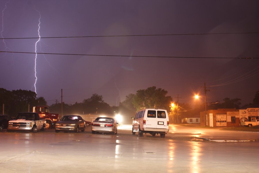lightning lightning_bolts : Clinton, Oklahoma, USA   6 May 2007