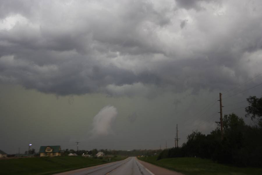 cumulonimbus thunderstorm_base : N of Dorchester, Nebraska, USA   14 May 2007