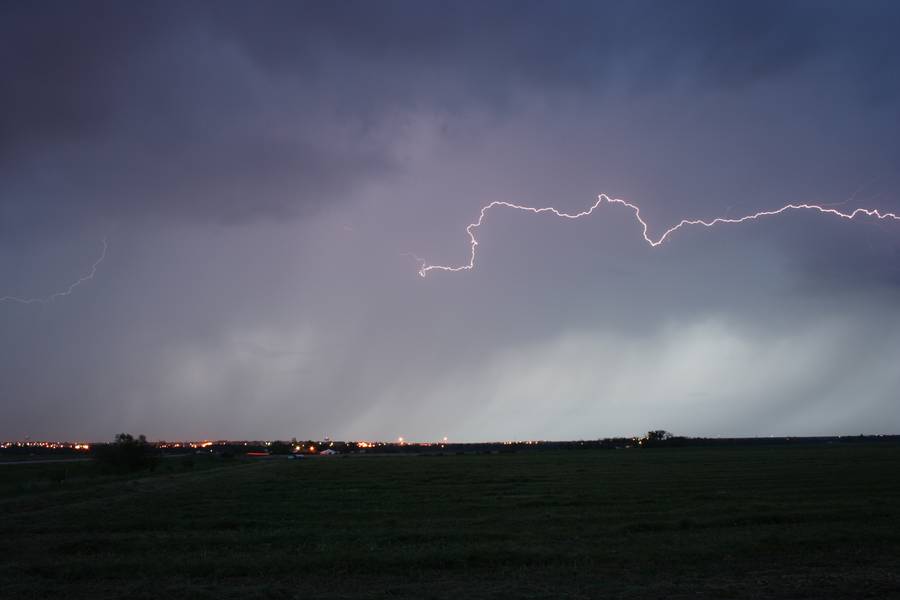 lightning lightning_bolts : near McCook, Nebraska, USA   16 May 2007