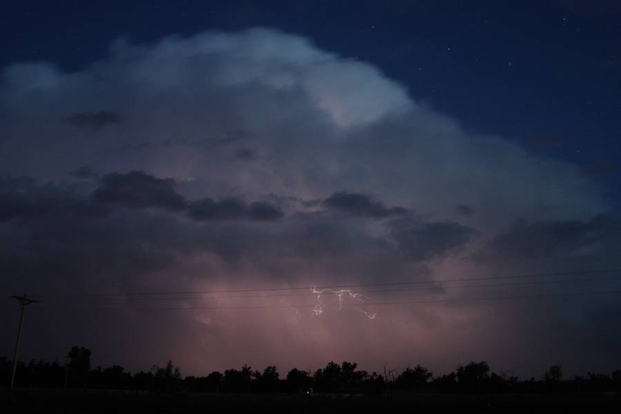 lightning lightning_bolts : W of McCook, Nebraska, USA   16 May 2007
