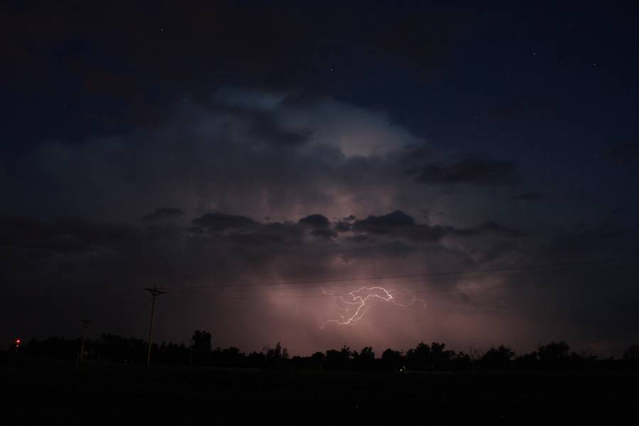 lightning lightning_bolts : W of McCook, Nebraska, USA   16 May 2007