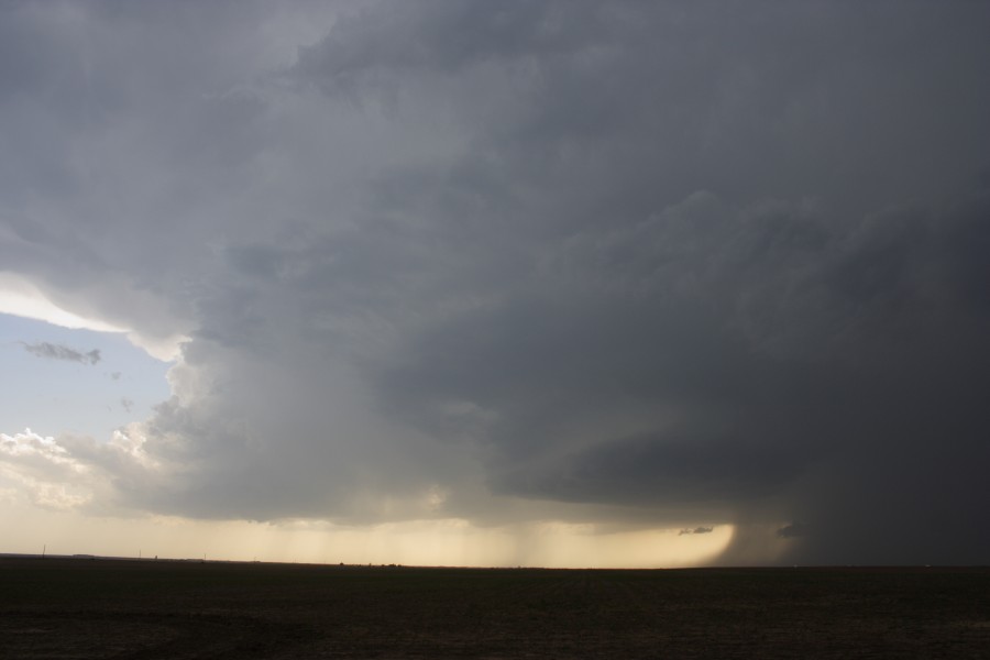 cumulonimbus supercell_thunderstorm : W of WaKeeney, Kansas, USA   22 May 2007