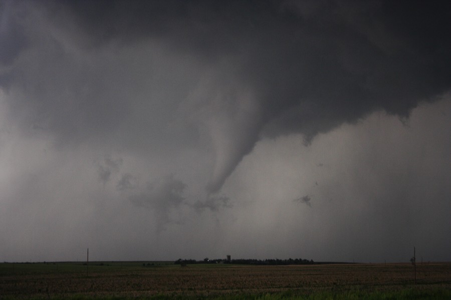 cumulonimbus supercell_thunderstorm : E of St Peters, Kansas, USA   22 May 2007