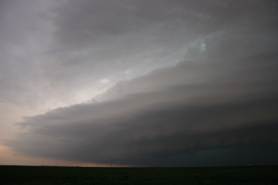 cumulonimbus supercell_thunderstorm : S of Darrouzett, Texas, USA   23 May 2007