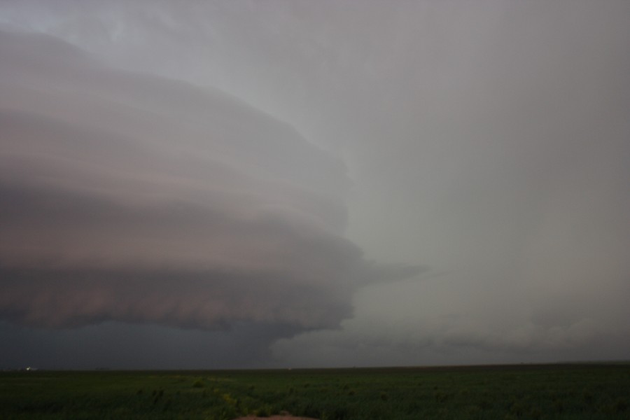 cumulonimbus supercell_thunderstorm : S of Darrouzett, Texas, USA   23 May 2007