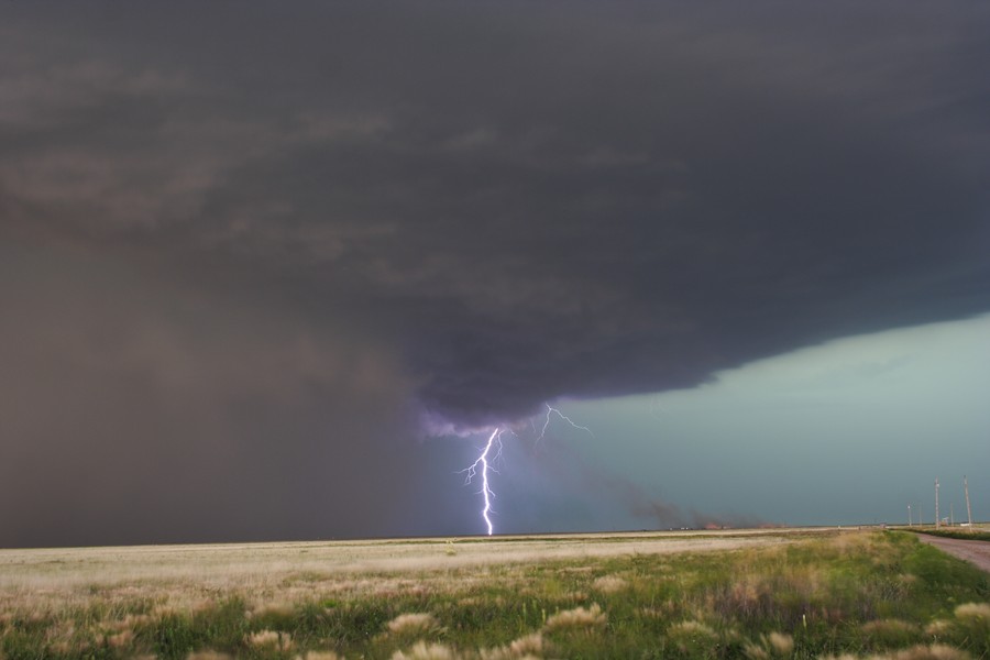 cumulonimbus supercell_thunderstorm : E of Keyes, Oklahoma, USA   31 May 2007