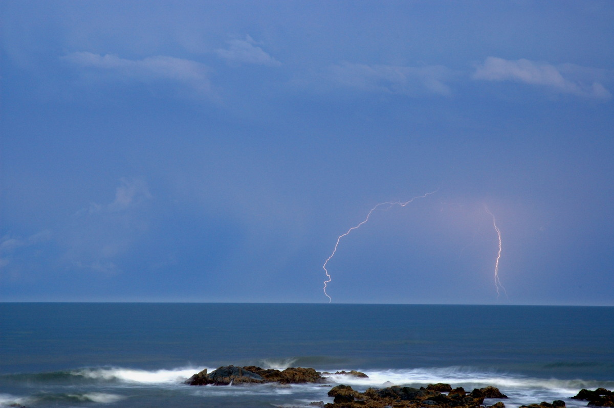lightning lightning_bolts : Lake Cathie, NSW   14 September 2007