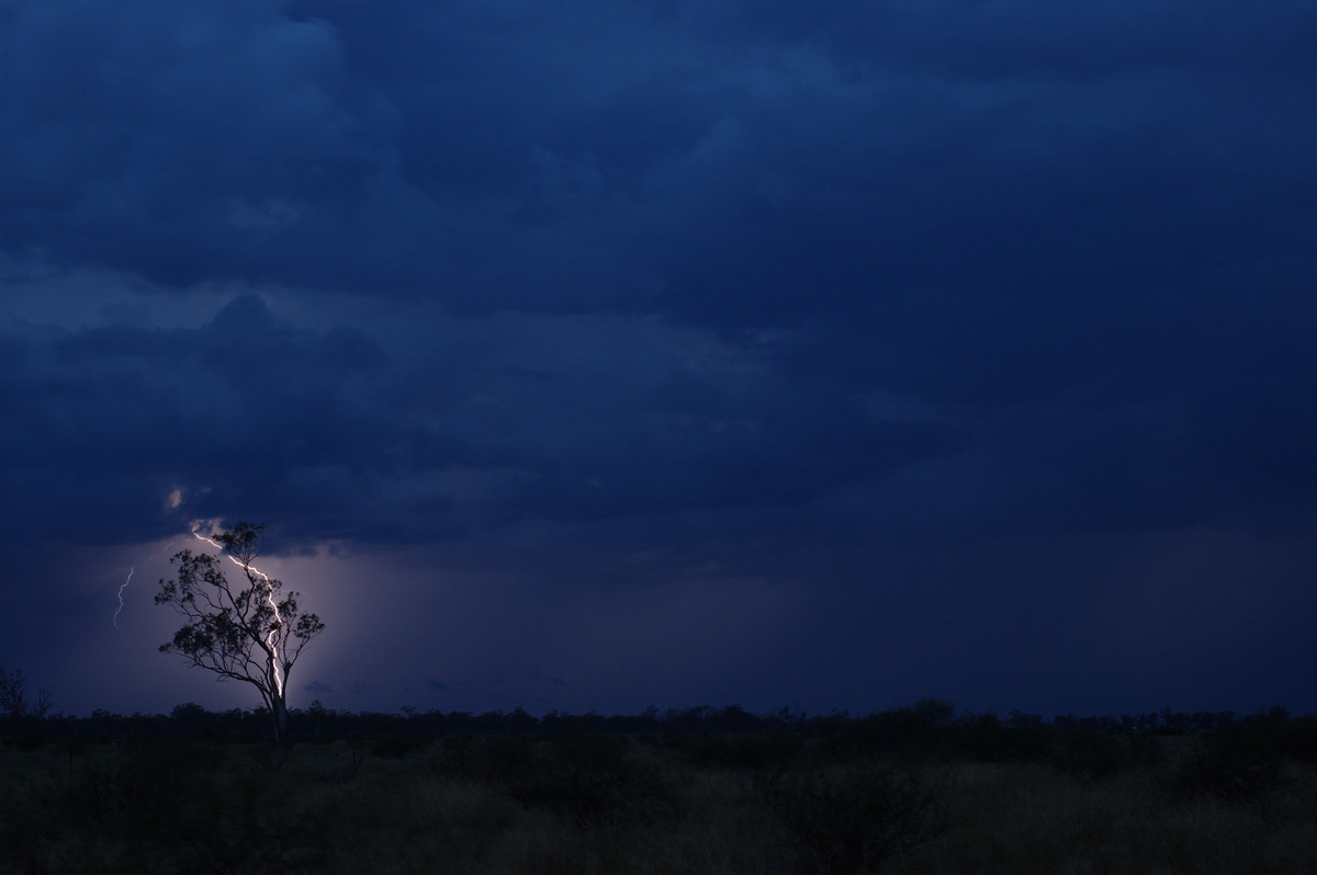 lightning lightning_bolts : E of Goondiwindi, QLD   9 December 2007