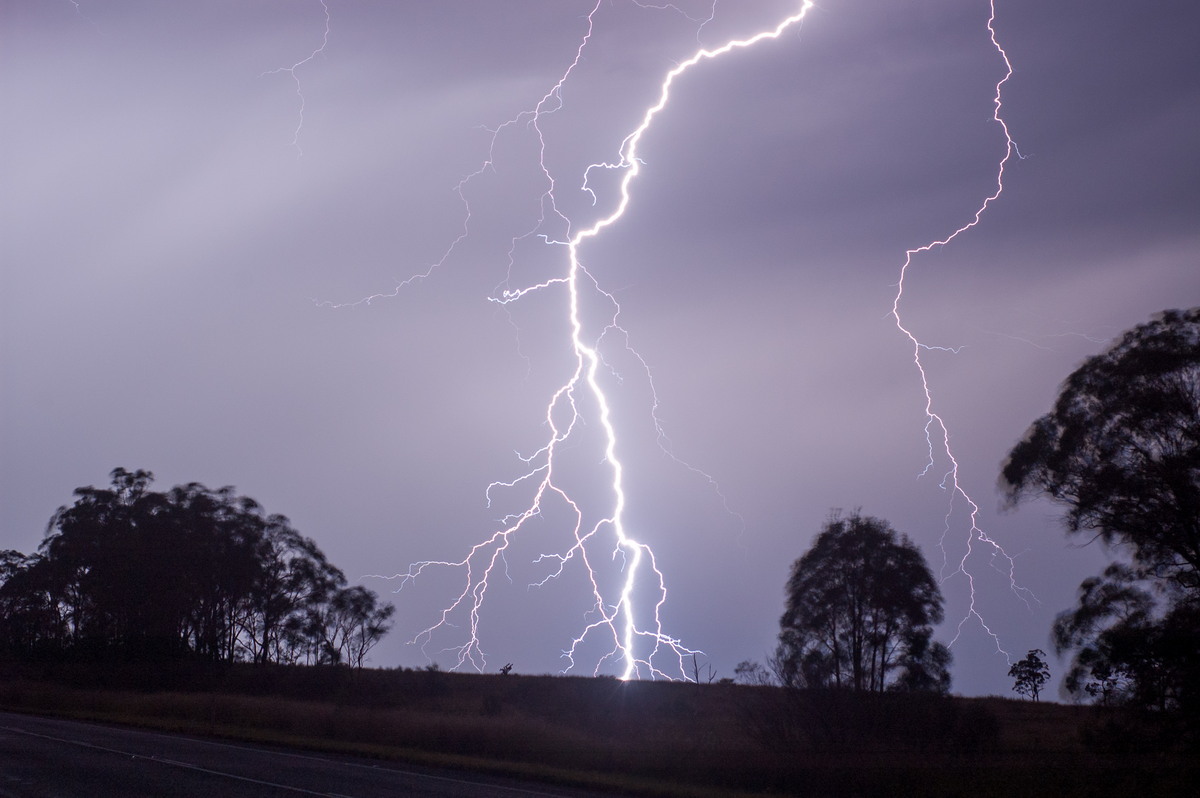 lightning lightning_bolts : W of Warwick, QLD   24 January 2009