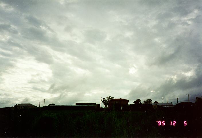 stratus stratus_cloud : Schofields, NSW   5 December 1995