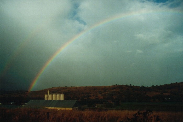 rainbow rainbow_pictures : Willow Tree, NSW   10 July 2000