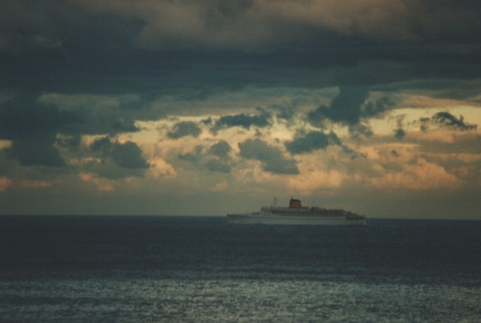 stratus stratus_cloud : North Head, NSW   28 August 2000