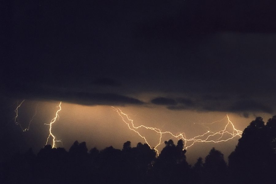 lightning lightning_bolts : McLeans Ridges, NSW   26 September 2000