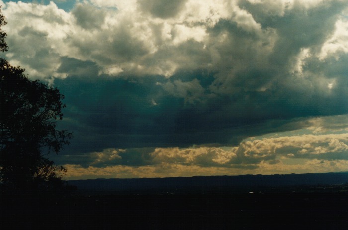 stratocumulus stratocumulus_cloud : Kemps Creek, NSW   19 October 2000