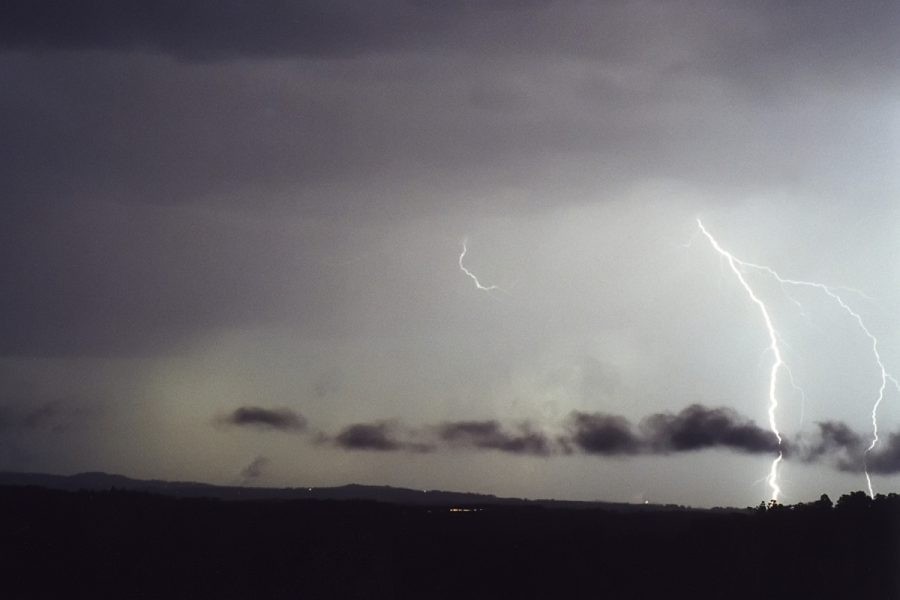 lightning lightning_bolts : McLeans Ridges, NSW   26 October 2000