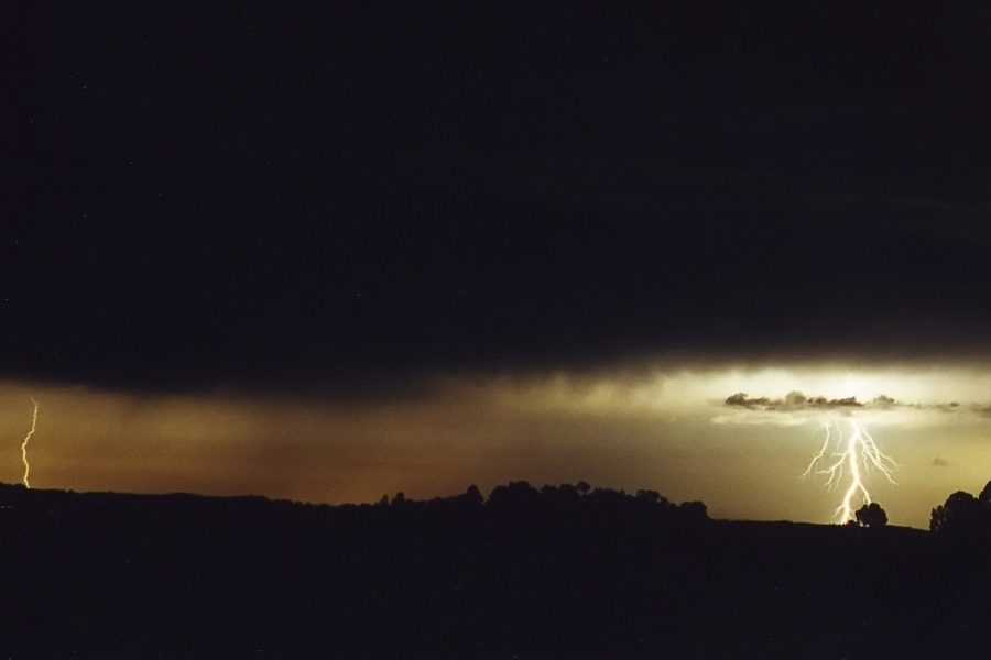 lightning lightning_bolts : McLeans Ridges, NSW   26 October 2000