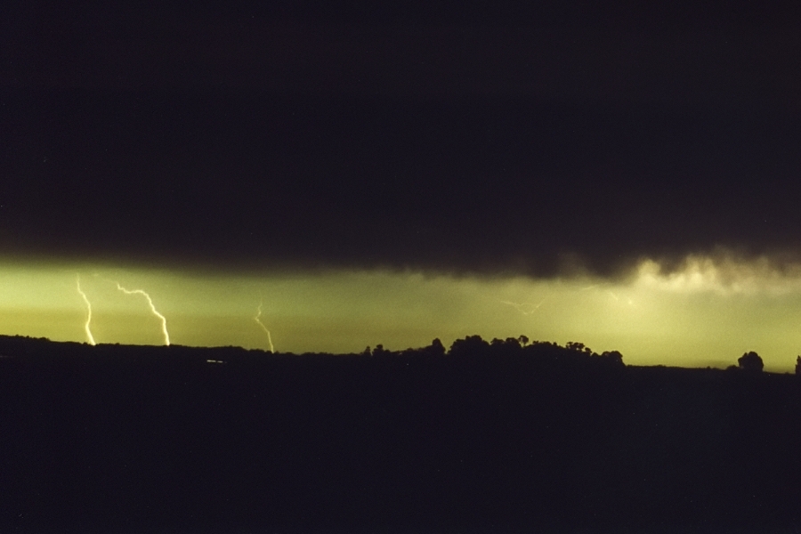 lightning lightning_bolts : McLeans Ridges, NSW   26 October 2000