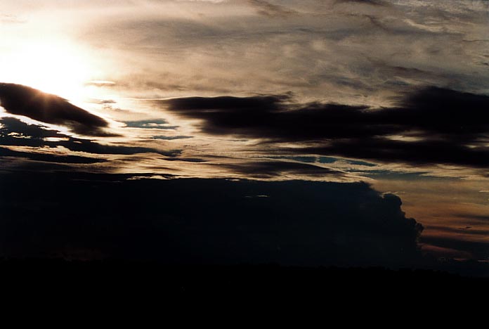 thunderstorm cumulonimbus_incus : 30km S of Cunumulla, Qld   19 November 2000