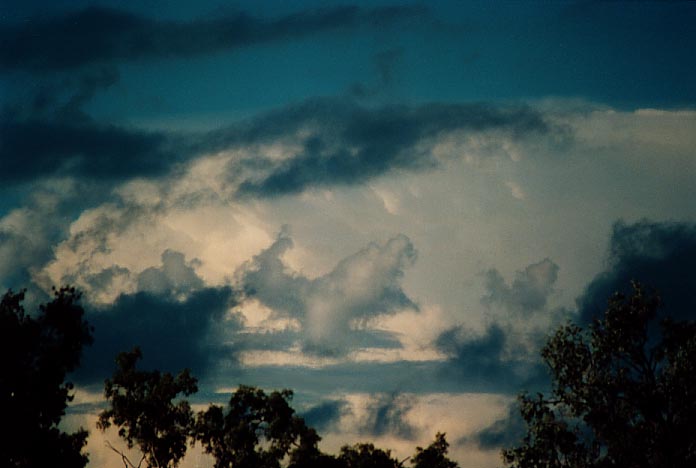 thunderstorm cumulonimbus_incus : Anakie, Qld   22 November 2000