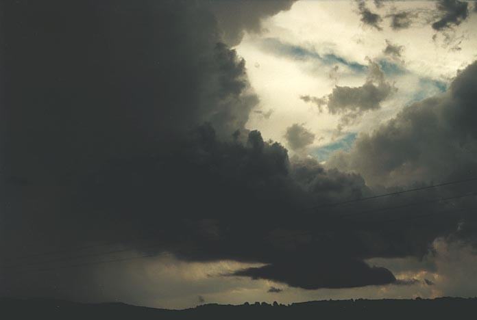 updraft thunderstorm_updrafts : S of Oberon, NSW   7 January 2001