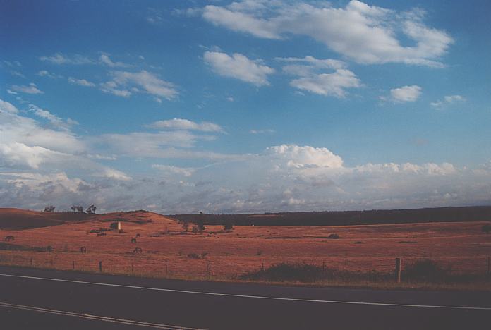 thunderstorm cumulonimbus_incus : Menangle, NSW   18 December 2001