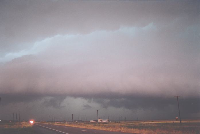 shelfcloud shelf_cloud : near Quanah, Texas, USA   24 May 2002