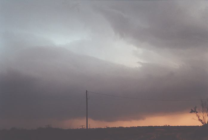 cumulonimbus supercell_thunderstorm : near Chillicothe, Texas, USA   24 May 2002