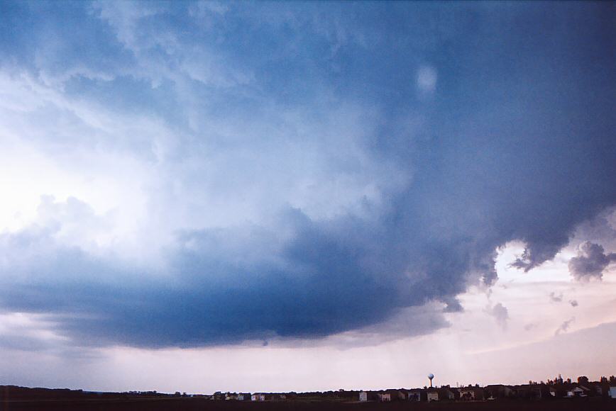 cumulonimbus supercell_thunderstorm : NW of Sioux City, South Dakota, USA   9 May 2004