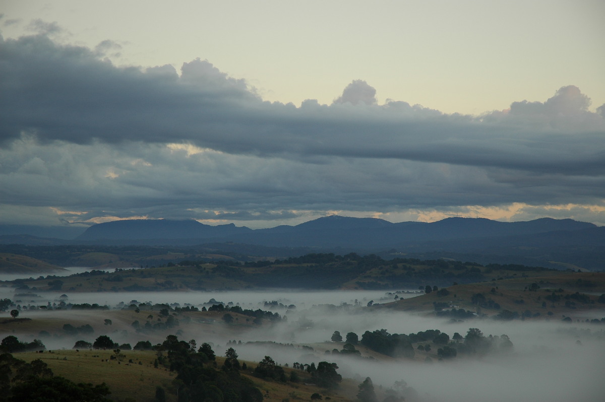 stratocumulus lenticularis : McLeans Ridges, NSW   13 July 2004