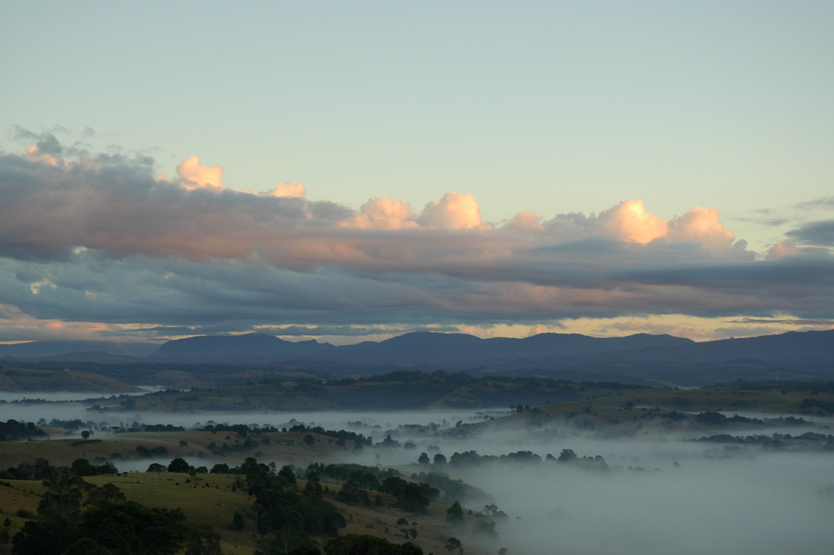 stratocumulus lenticularis : McLeans Ridges, NSW   13 July 2004