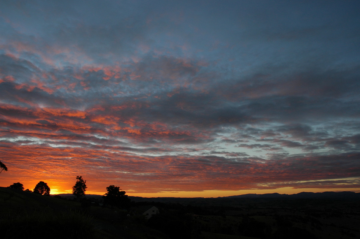 altocumulus altocumulus_cloud : McLeans Ridges, NSW   15 August 2004