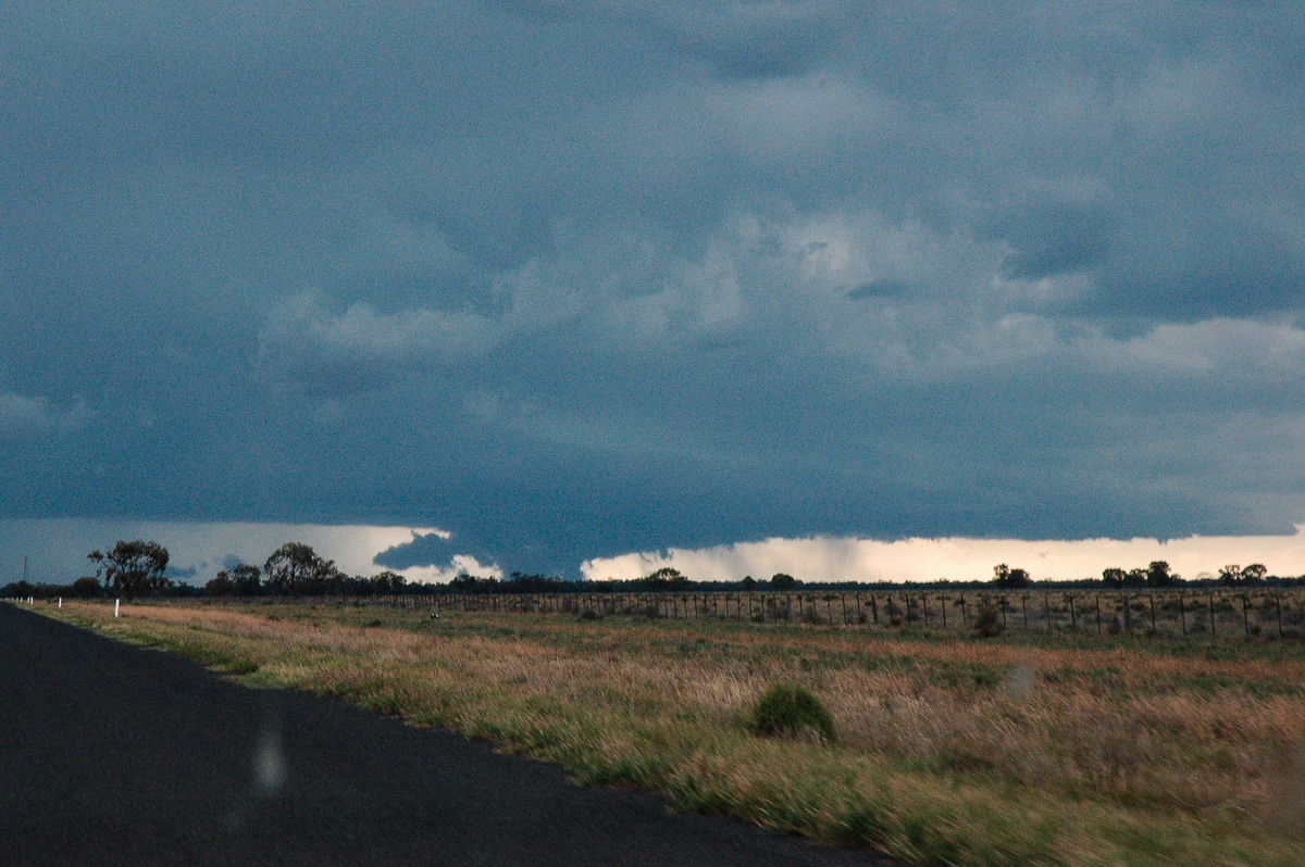 tornadoes funnel_tornado_waterspout : E of Quambone, NSW   7 December 2004