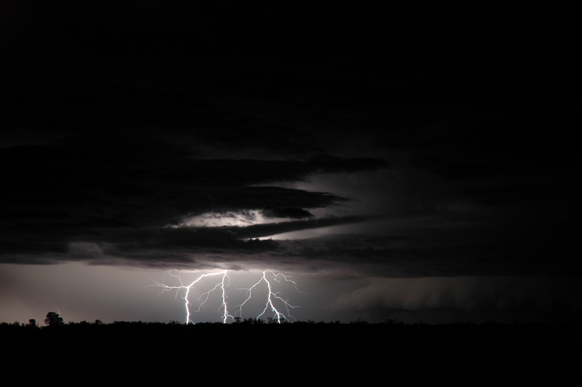 lightning lightning_bolts : near Coonamble, NSW   7 December 2004