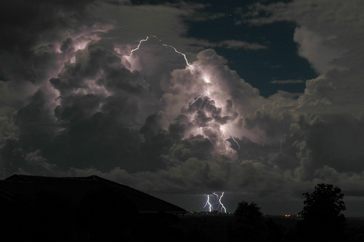 lightning lightning_bolts : Alstonville, NSW   25 March 2005