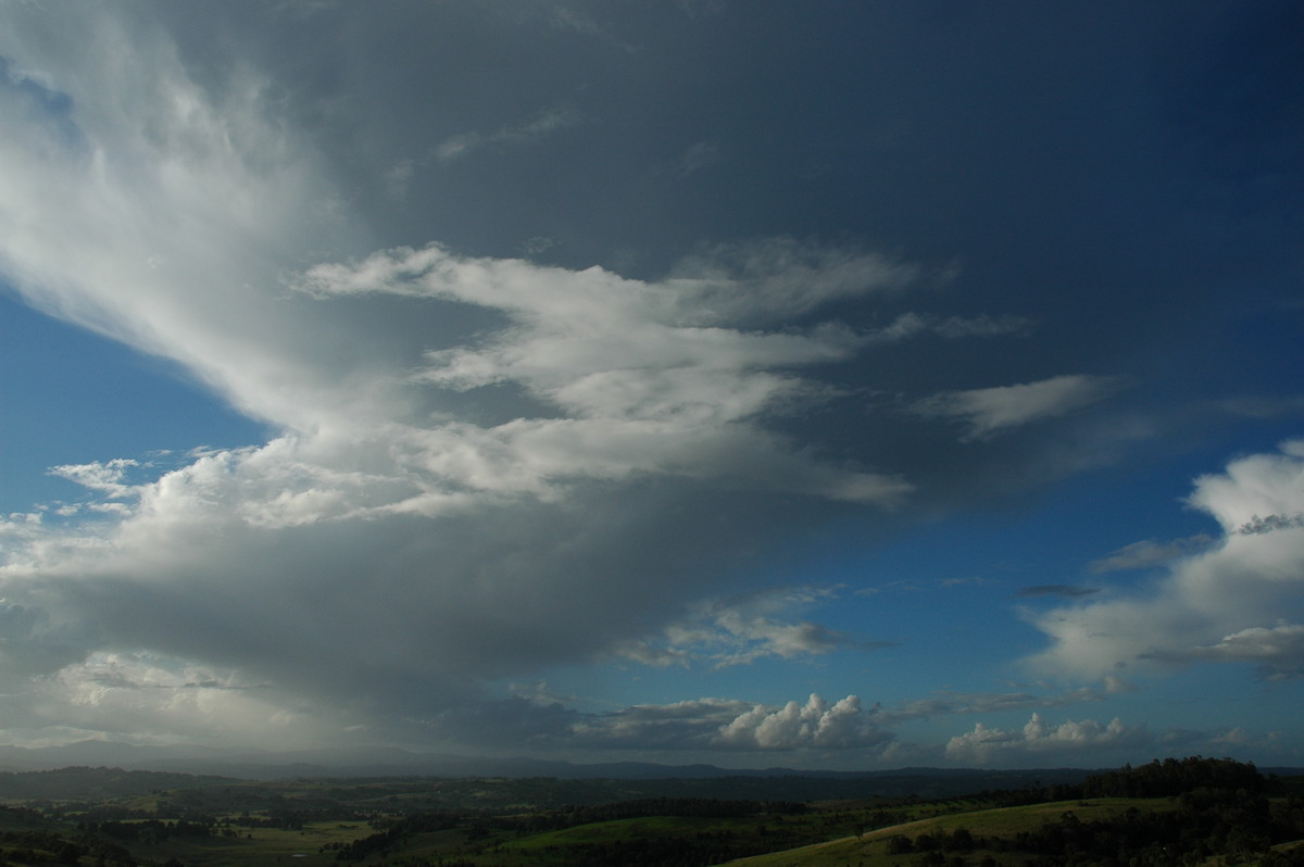 thunderstorm cumulonimbus_incus : McLeans Ridges, NSW   18 May 2005