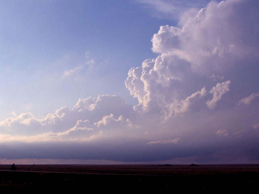 thunderstorm cumulonimbus_incus : SE of Des Moines, New Mexico, USA   30 May 2005