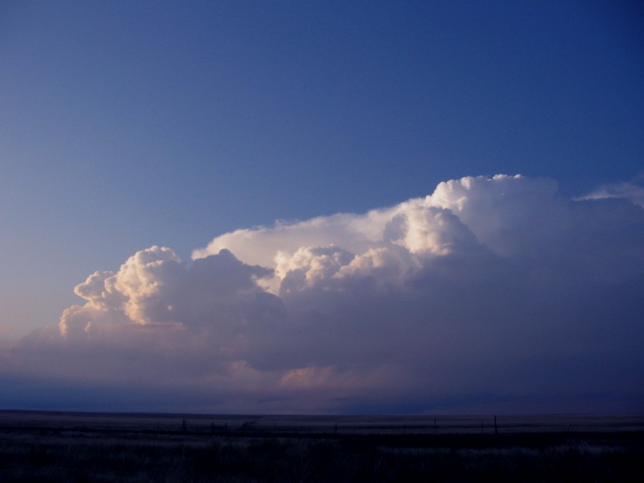 thunderstorm cumulonimbus_incus : SE of Des Moines, New Mexico, USA   30 May 2005