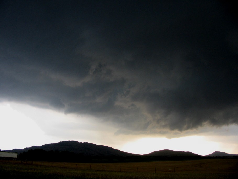 cumulonimbus thunderstorm_base : Mountain Park, N of Snyder, Oklahoma, USA   5 June 2005