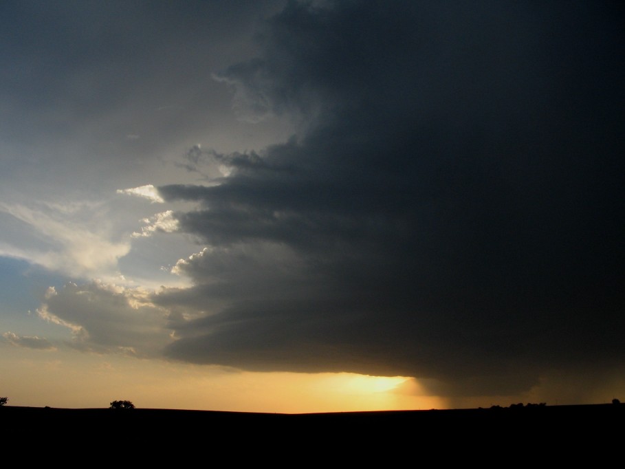 cumulonimbus thunderstorm_base : Lebanon, Nebraska, USA   6 June 2005