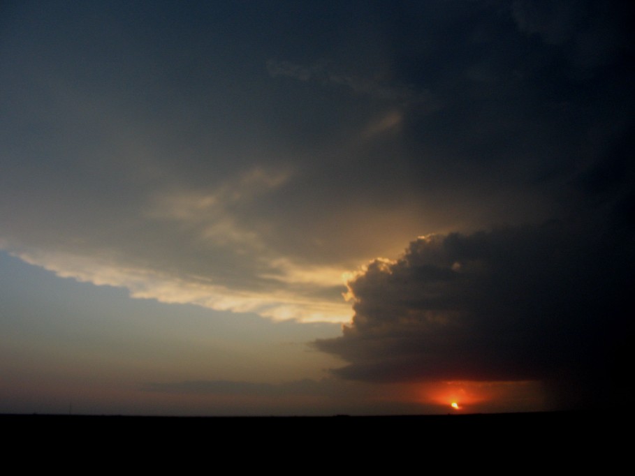 anvil thunderstorm_anvils : Lebanon, Nebraska, USA   6 June 2005