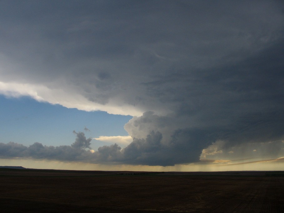 anvil thunderstorm_anvils : E of Wanblee, South Dakota, USA   7 June 2005